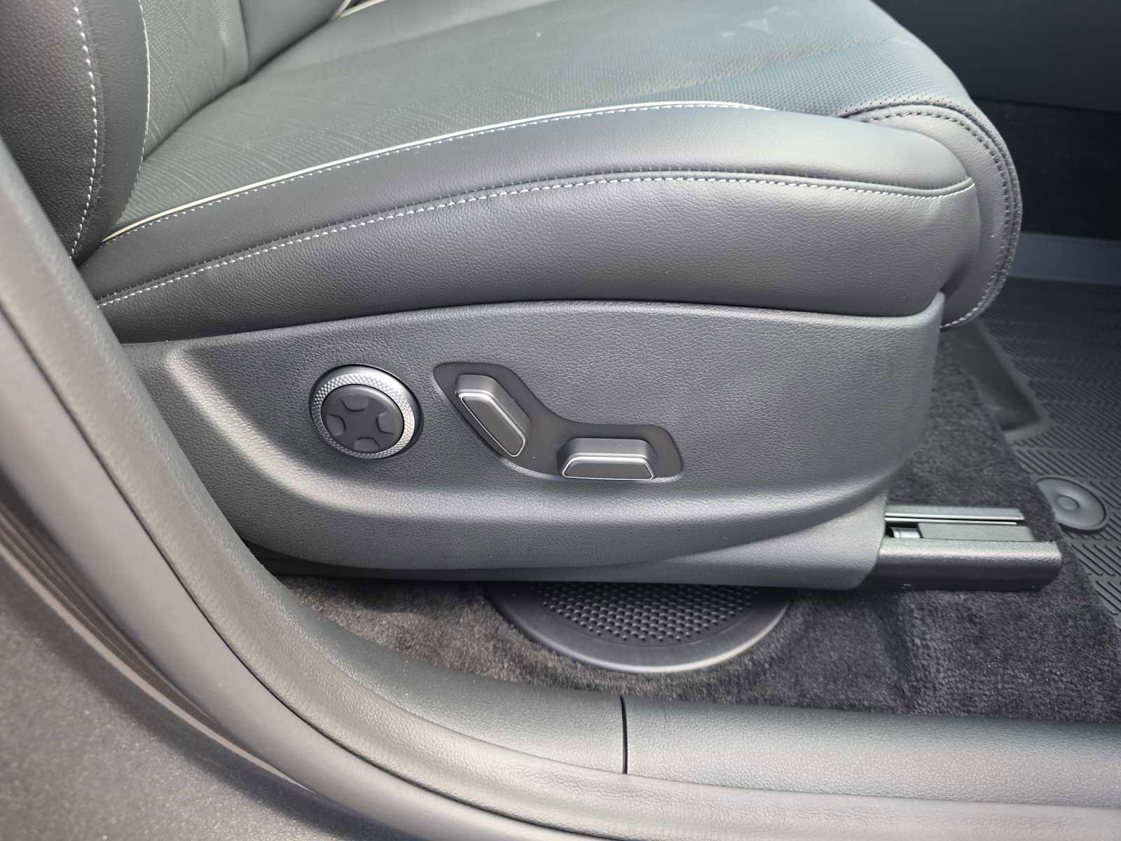 New 2026 Genesis GV80 2.5T Advanced image 30