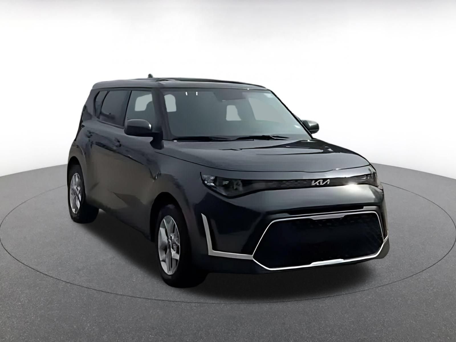 Used 2025 Kia Soul LX w/ LX Technology Package FWD image 14
