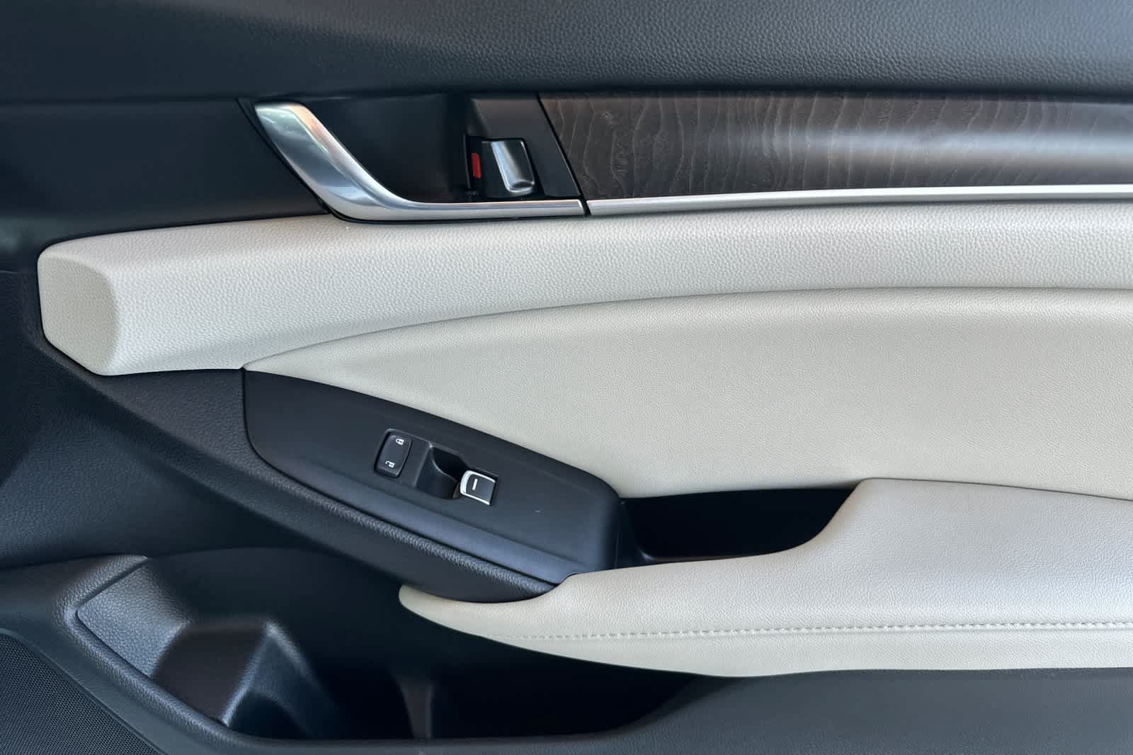 Used 2021 Honda Accord EX-L image 18