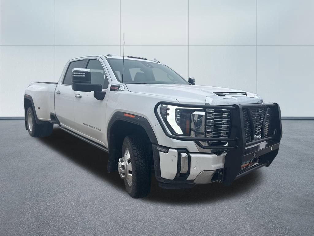 Used 2024 GMC Sierra 3500 Denali w/ Denali Reserve Package AWD/4WD image 3
