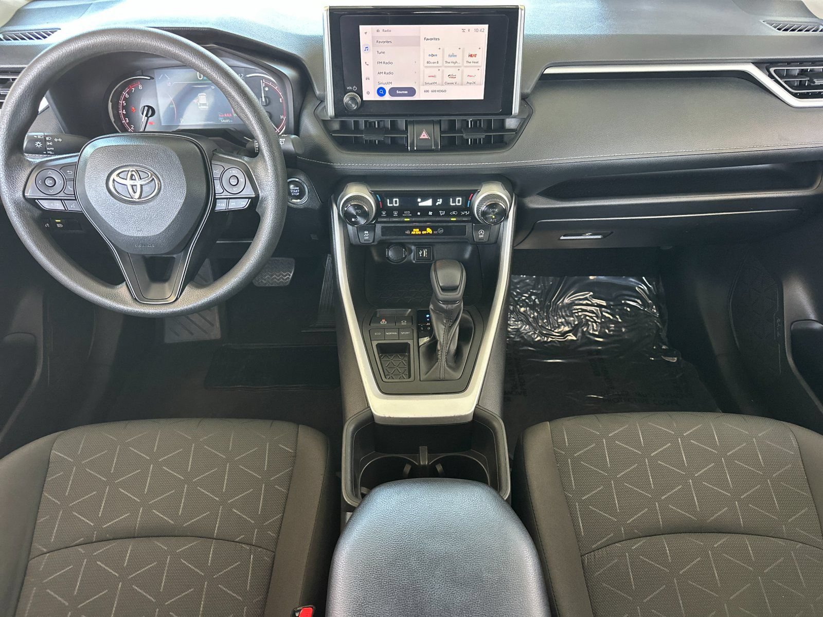 Used 2024 Toyota RAV4 XLE FWD image 12