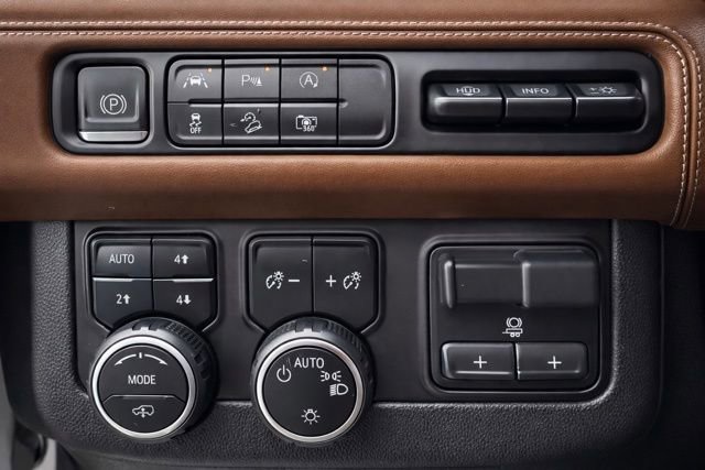 Used 2023 Chevrolet Tahoe High Country image 24