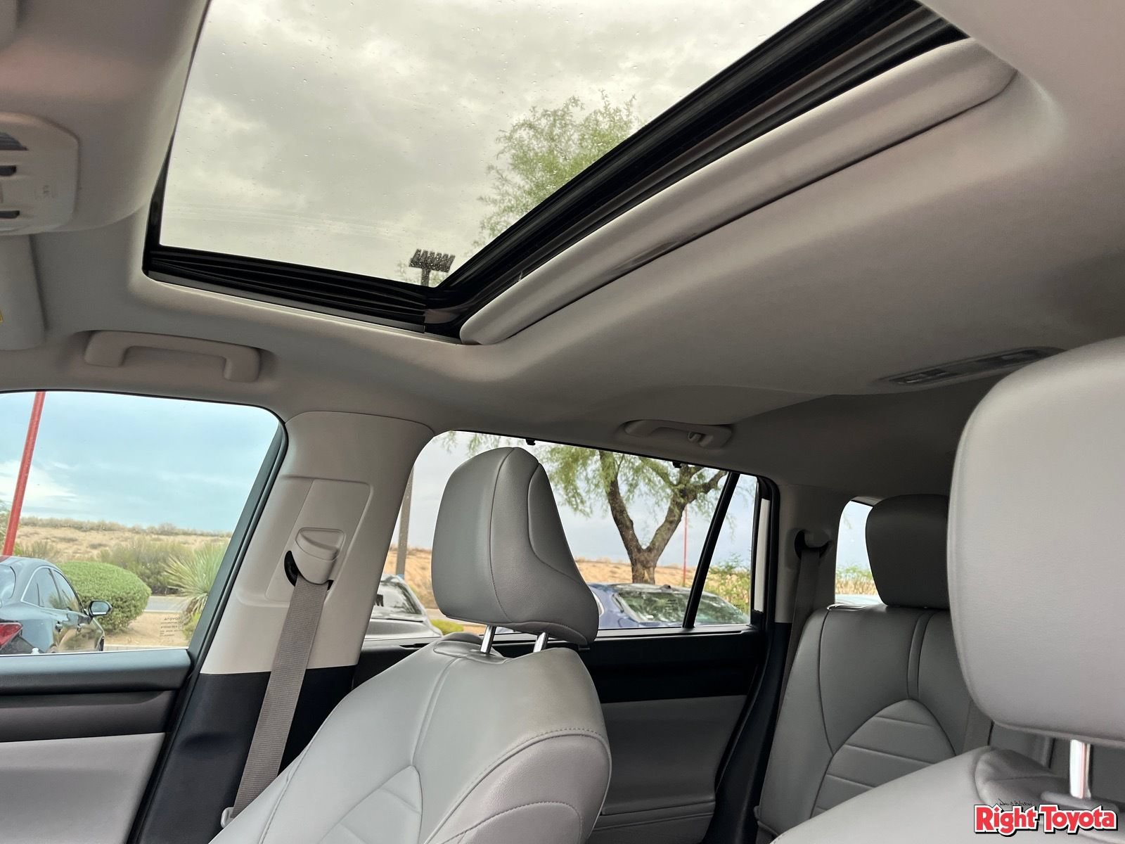 Certified 2021 Toyota Highlander XLE FWD image 32