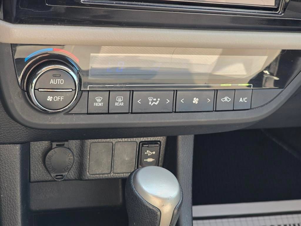 Used 2015 Toyota Corolla LE FWD image 16