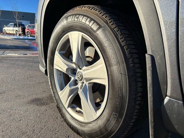 Used 2024 Toyota Highlander LE image 27