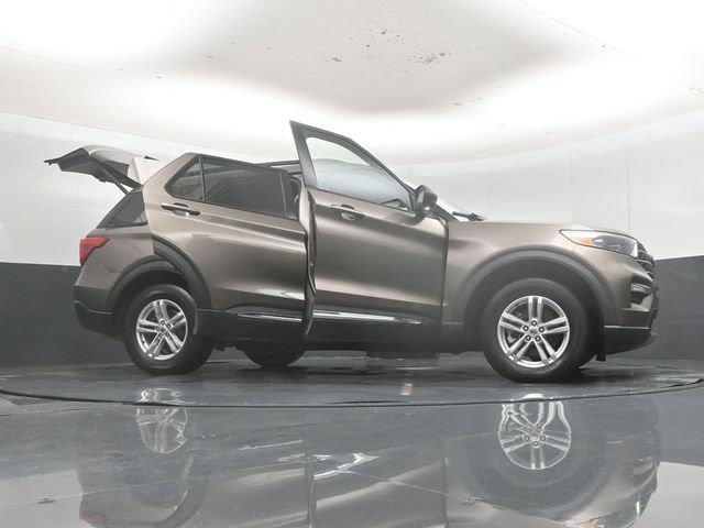 Used 2021 Ford Explorer XLT w/ Equipment Group 202A AWD/4WD image 63