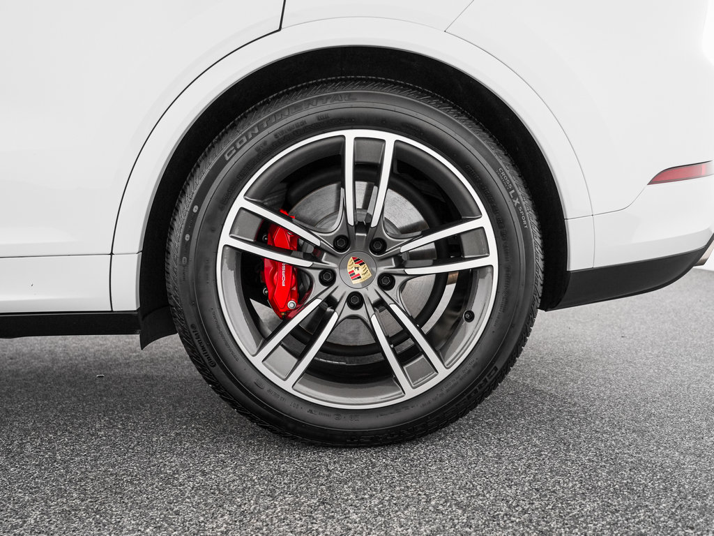 Used 2024 Porsche Cayenne Turbo AWD/4WD image 37