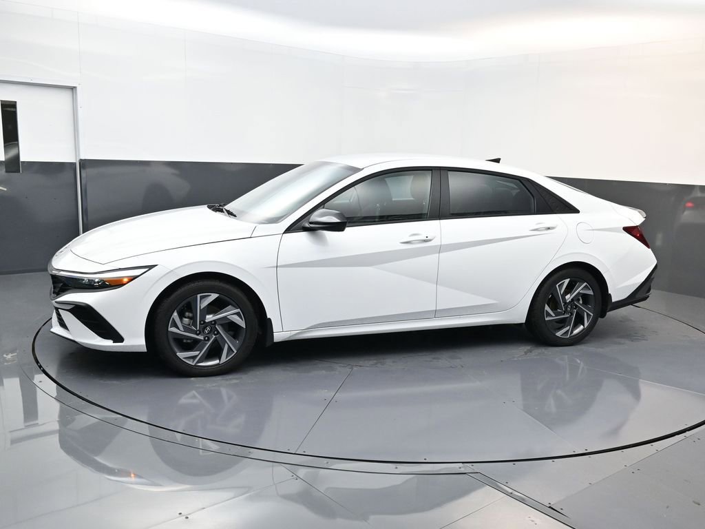 Used 2025 Hyundai Elantra Sport image 7