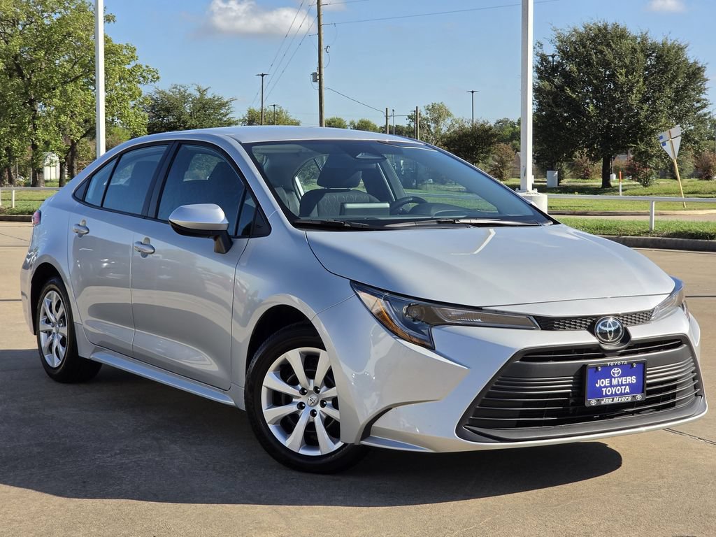 Used 2026 Toyota Corolla LE FWD image 2