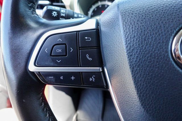 Certified 2023 Toyota Highlander XLE image 18