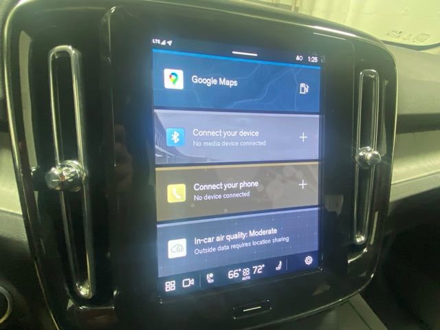 Used 2025 Volvo XC40 B5 Plus AWD/4WD image 18