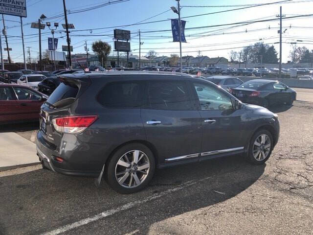 Used 2013 Nissan Pathfinder Platinum w/ Platinum Premium Pkg image 2