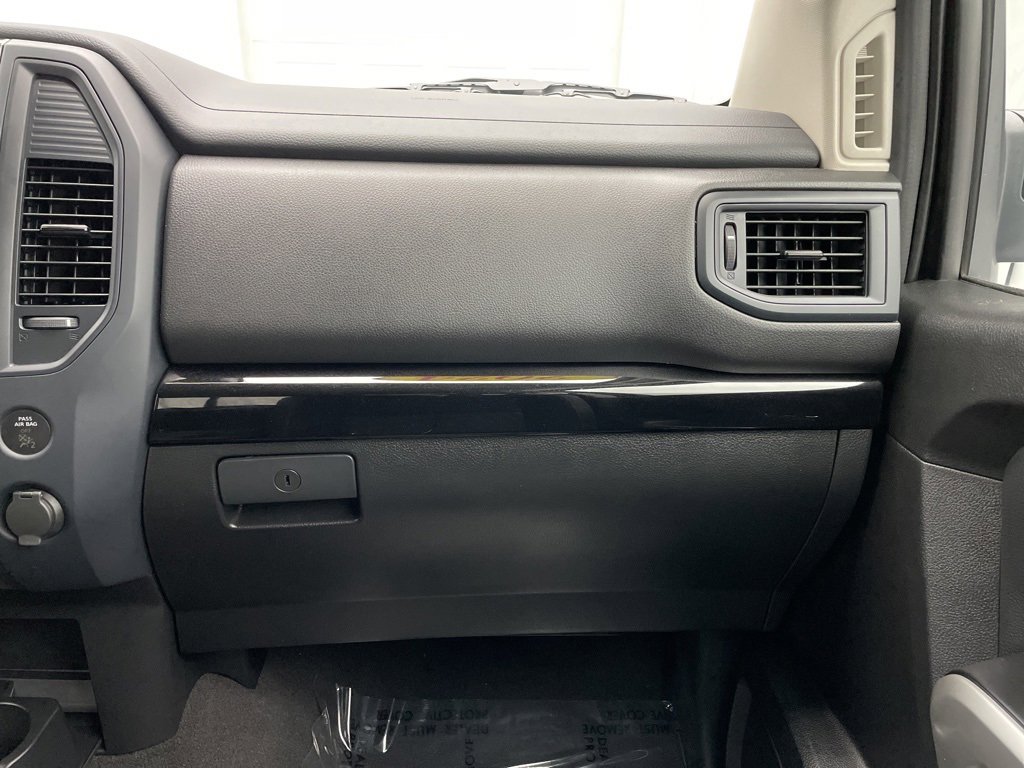 Used 2024 Nissan Titan SV image 38