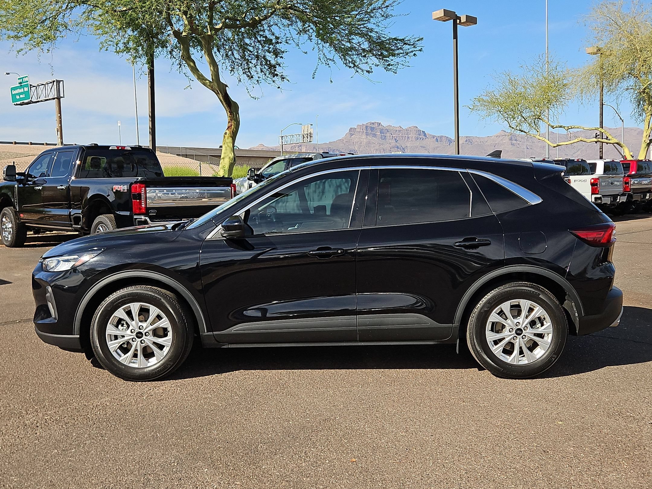 Used 2023 Ford Escape Active w/ Tech Pack #2 FWD image 9