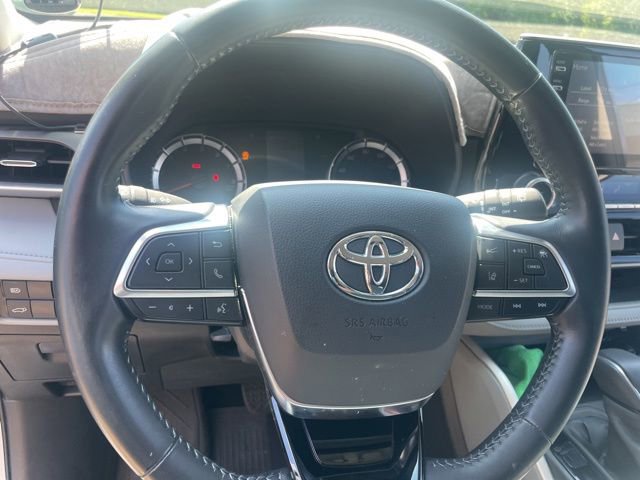 Used 2020 Toyota Highlander LE AWD/4WD image 10