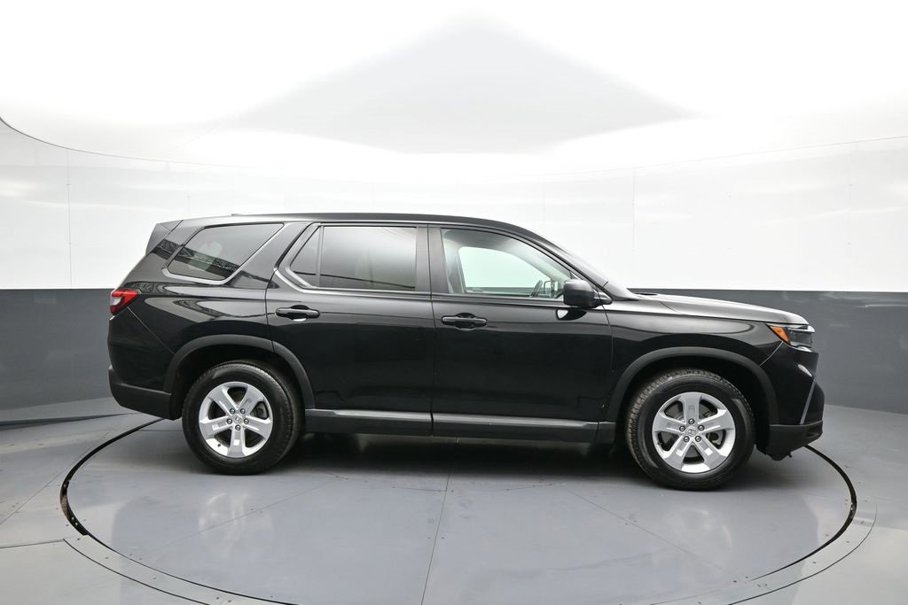 Used 2023 Honda Pilot LX image 5