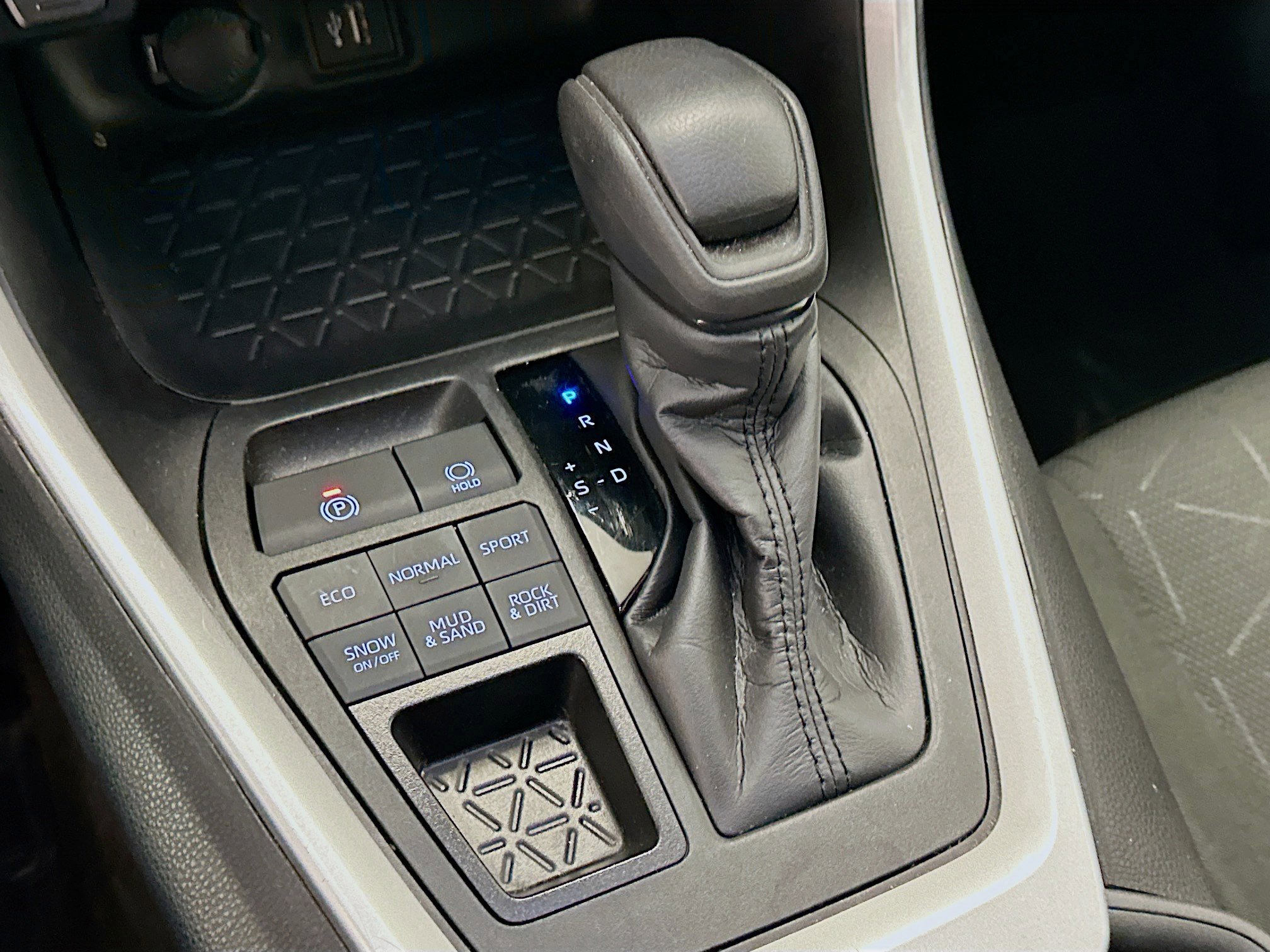 Used 2024 Toyota RAV4 XLE image 25