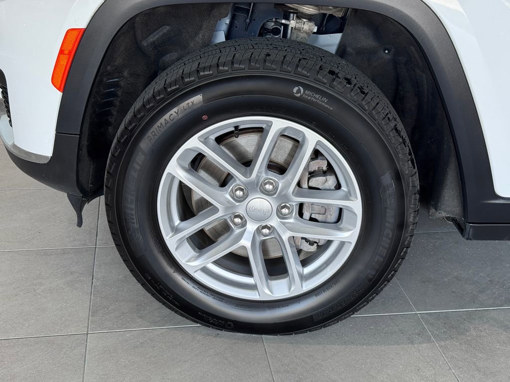 Used 2025 Jeep Grand Cherokee L Laredo AWD/4WD image 4