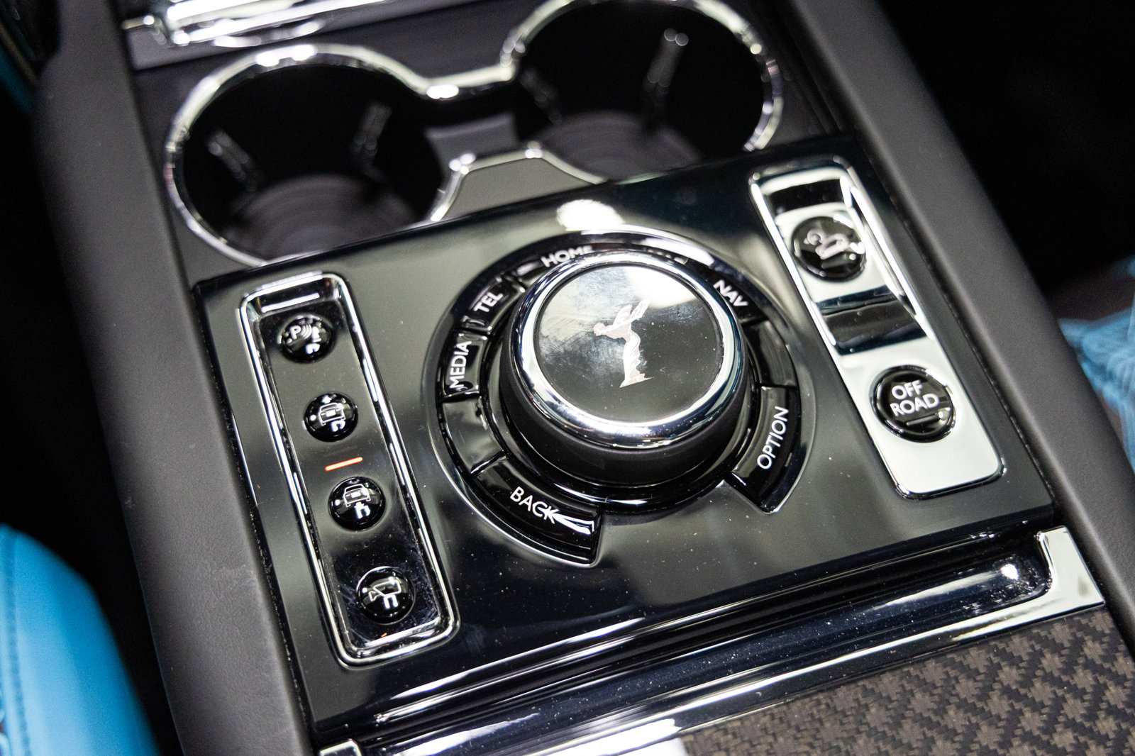 Certified 2025 Rolls-Royce Cullinan Black Badge AWD/4WD image 37