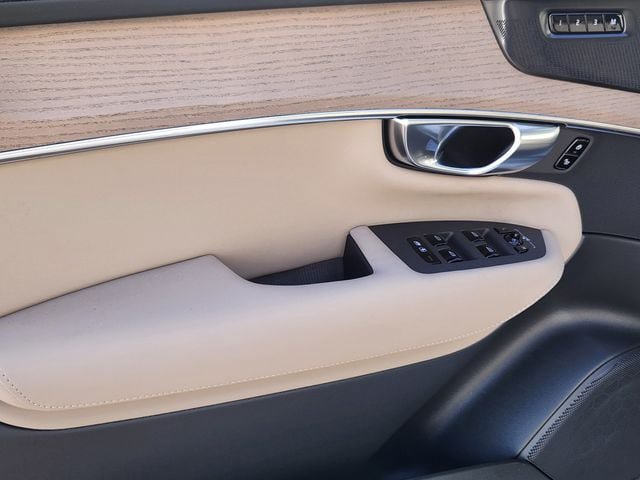 New 2026 Volvo XC90 B6 Plus w/ Protection Package Premier AWD/4WD image 9