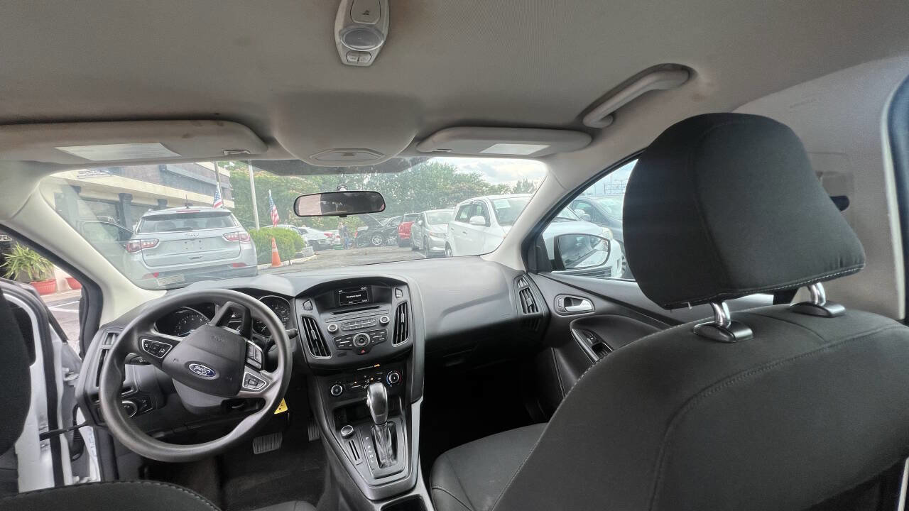 Used 2017 Ford Focus SE image 16