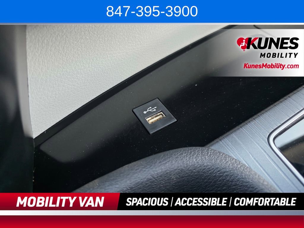 Used 2026 Toyota Sienna LE FWD image 58