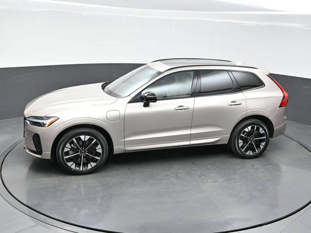 New 2026 Volvo XC60 T8 Plus w/ Protection Package Premier AWD/4WD image 31