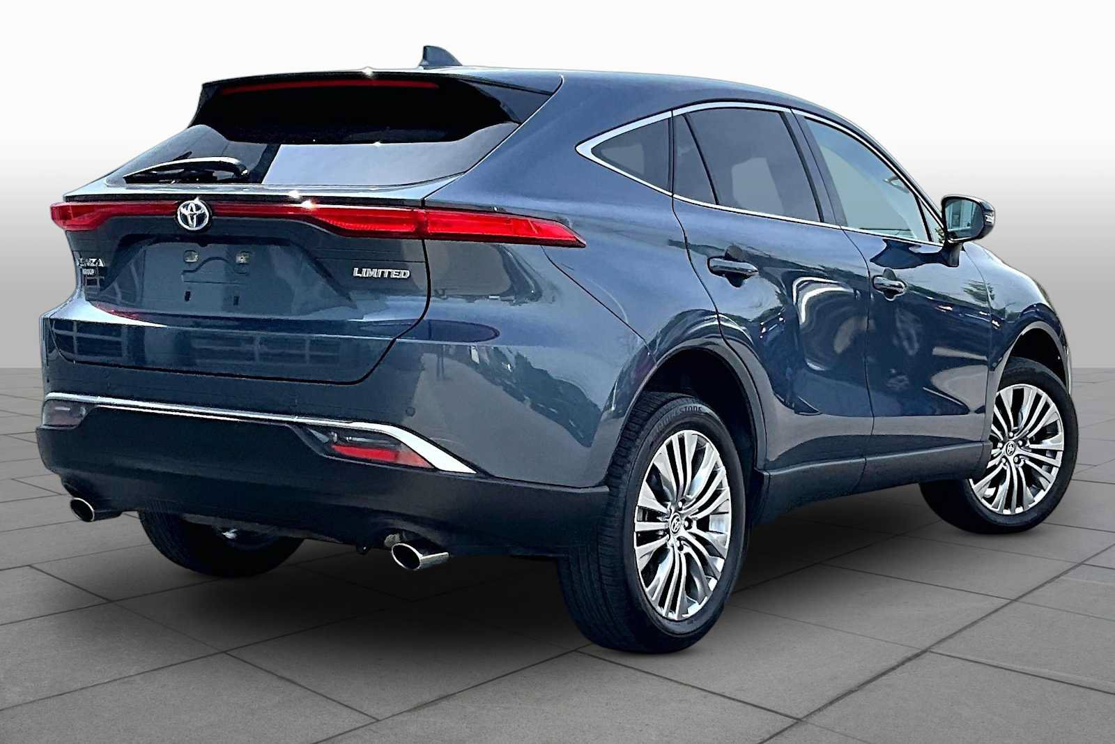 Used 2024 Toyota Venza Limited AWD/4WD image 13