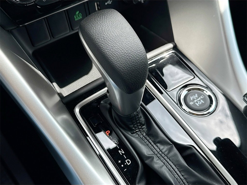 Used 2025 Mitsubishi Eclipse Cross ES image 17