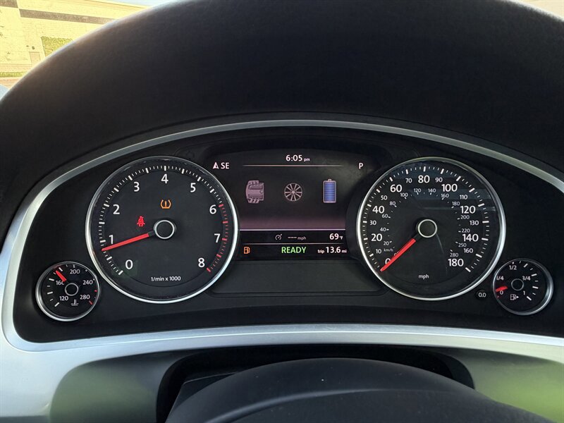 Used 2012 Volkswagen Touareg Hybrid AWD/4WD image 69