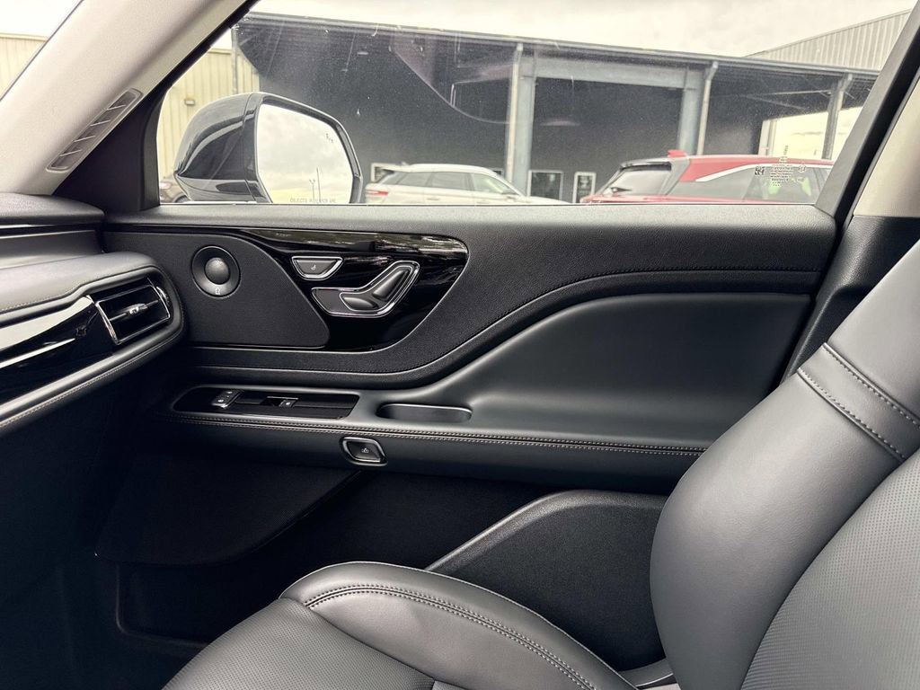 New 2026 Lincoln Aviator AWD image 24