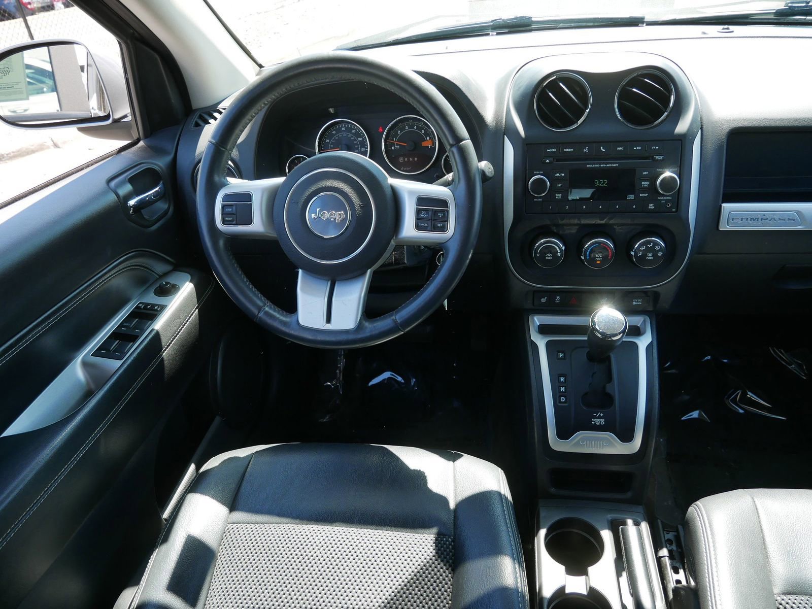 Used 2016 Jeep Compass Latitude w/ All Weather Capability Group AWD/4WD image 11