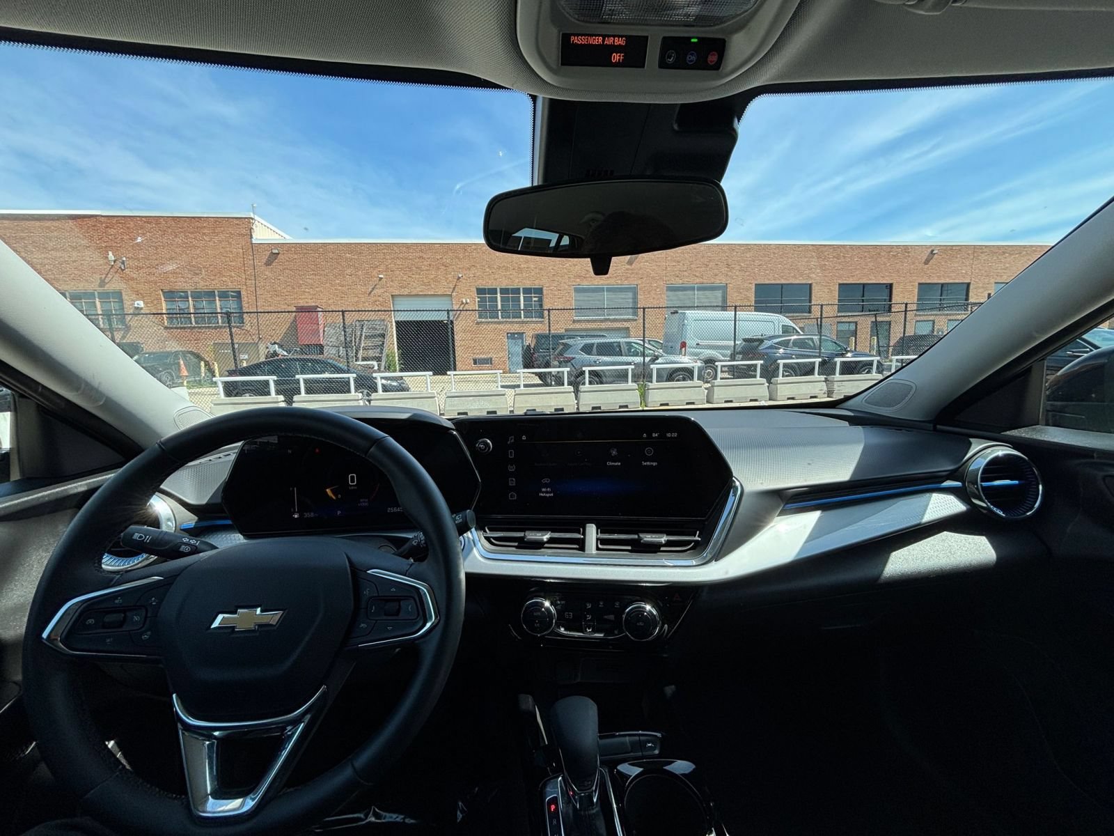 Used 2025 Chevrolet Trax LT w/ LT Convenience Package FWD image 32