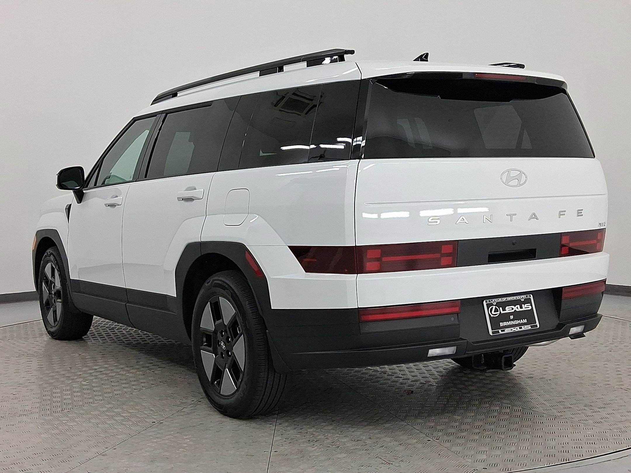 Used 2025 Hyundai Santa Fe SEL image 2