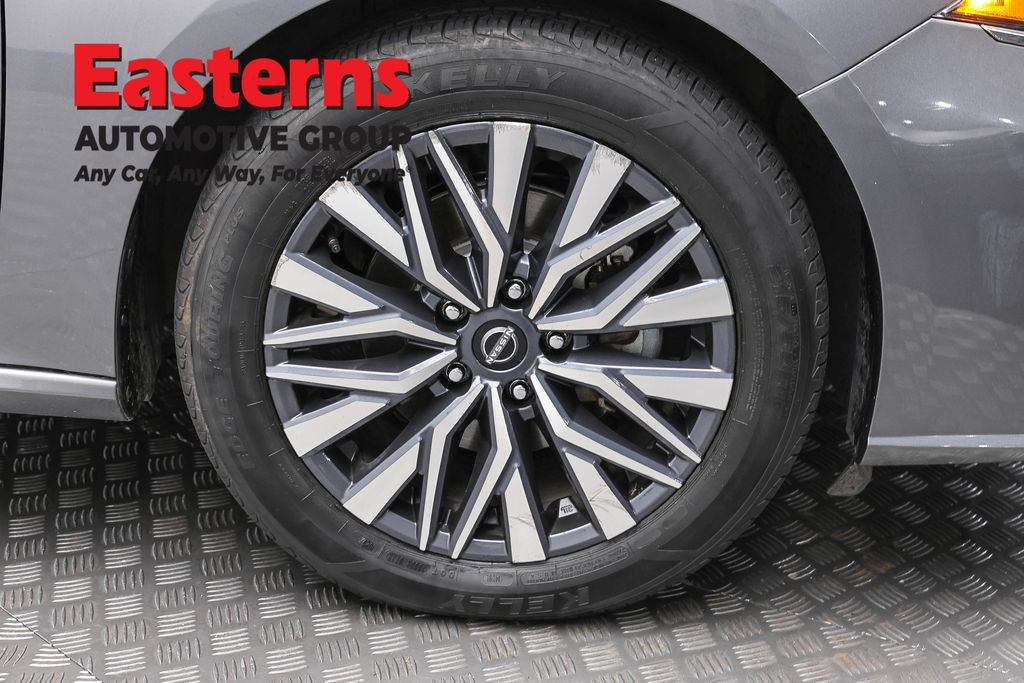 Used 2025 Nissan Altima 2.5 SV FWD image 32