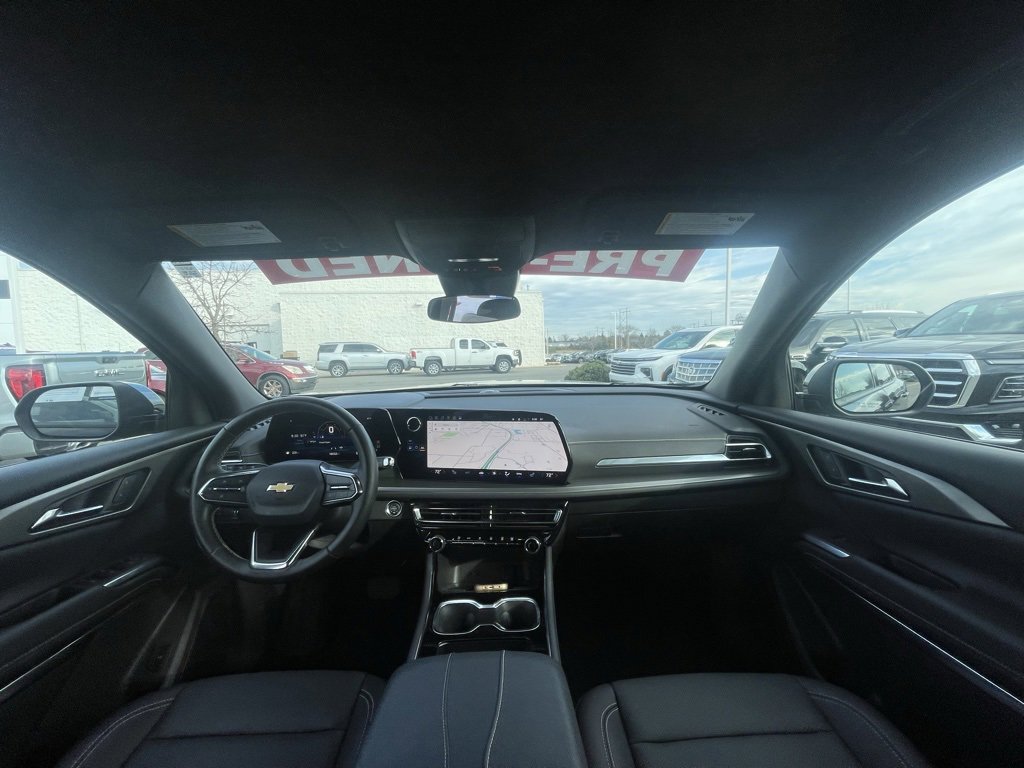 Used 2025 Chevrolet Traverse LT image 26