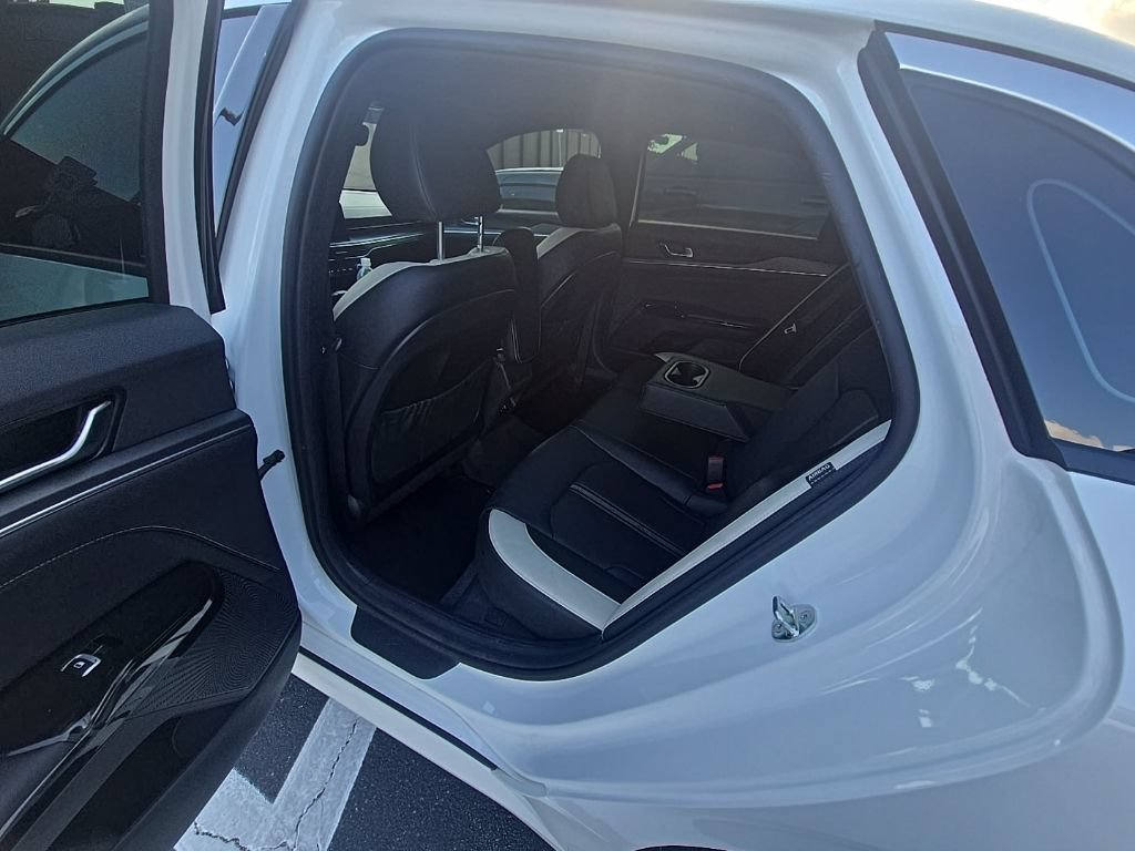Used 2025 Kia K5 GT-Line w/ GT-Line Premium Package FWD image 9