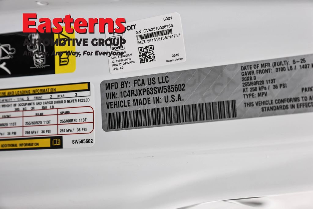 Used 2025 Jeep Wrangler Unlimited Sahara image 35