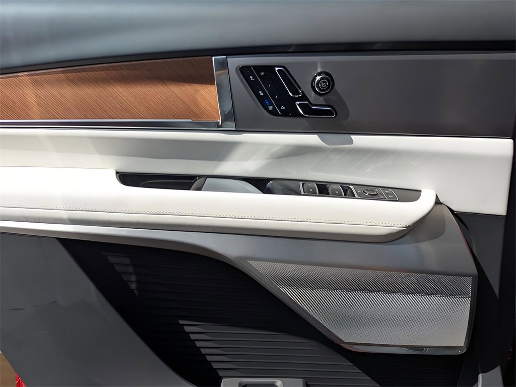 New 2026 Cadillac Vistiq Luxury image 12