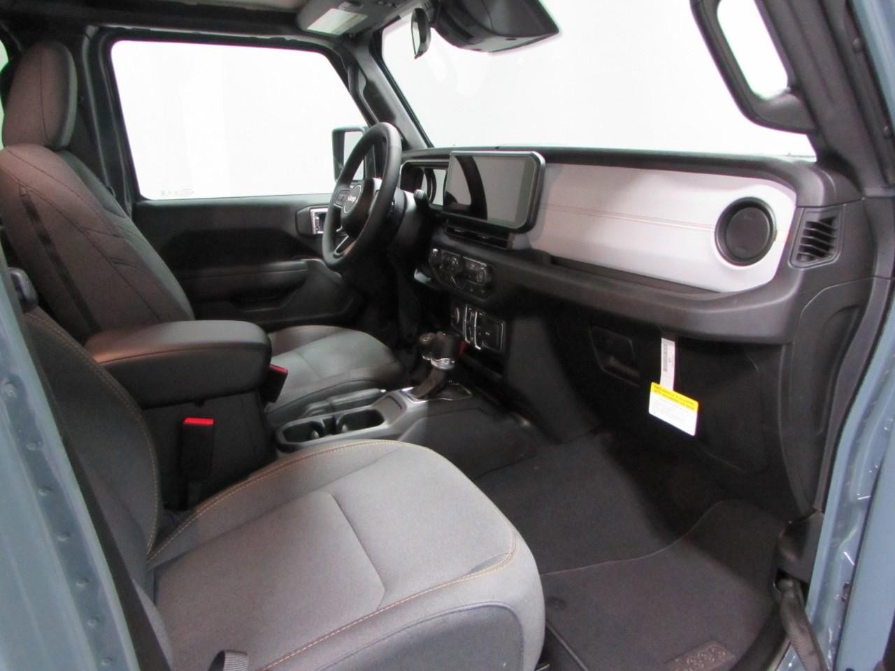 New 2026 Jeep Gladiator Sport AWD/4WD image 17