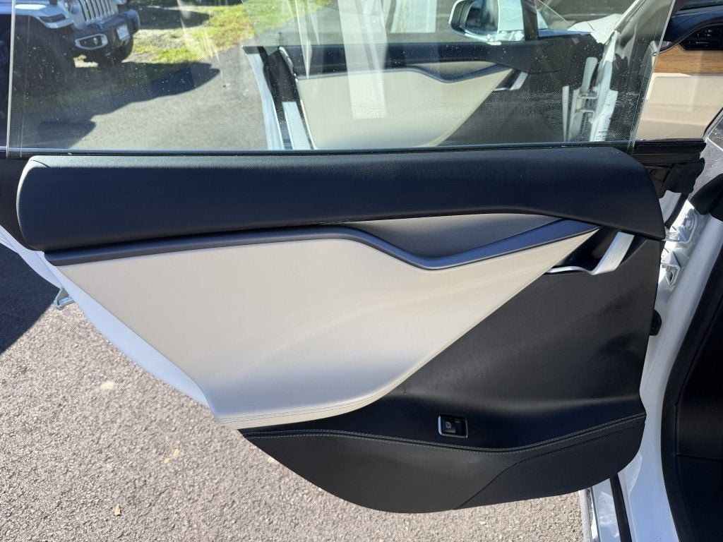 Used 2020 Tesla Model S AWD image 24