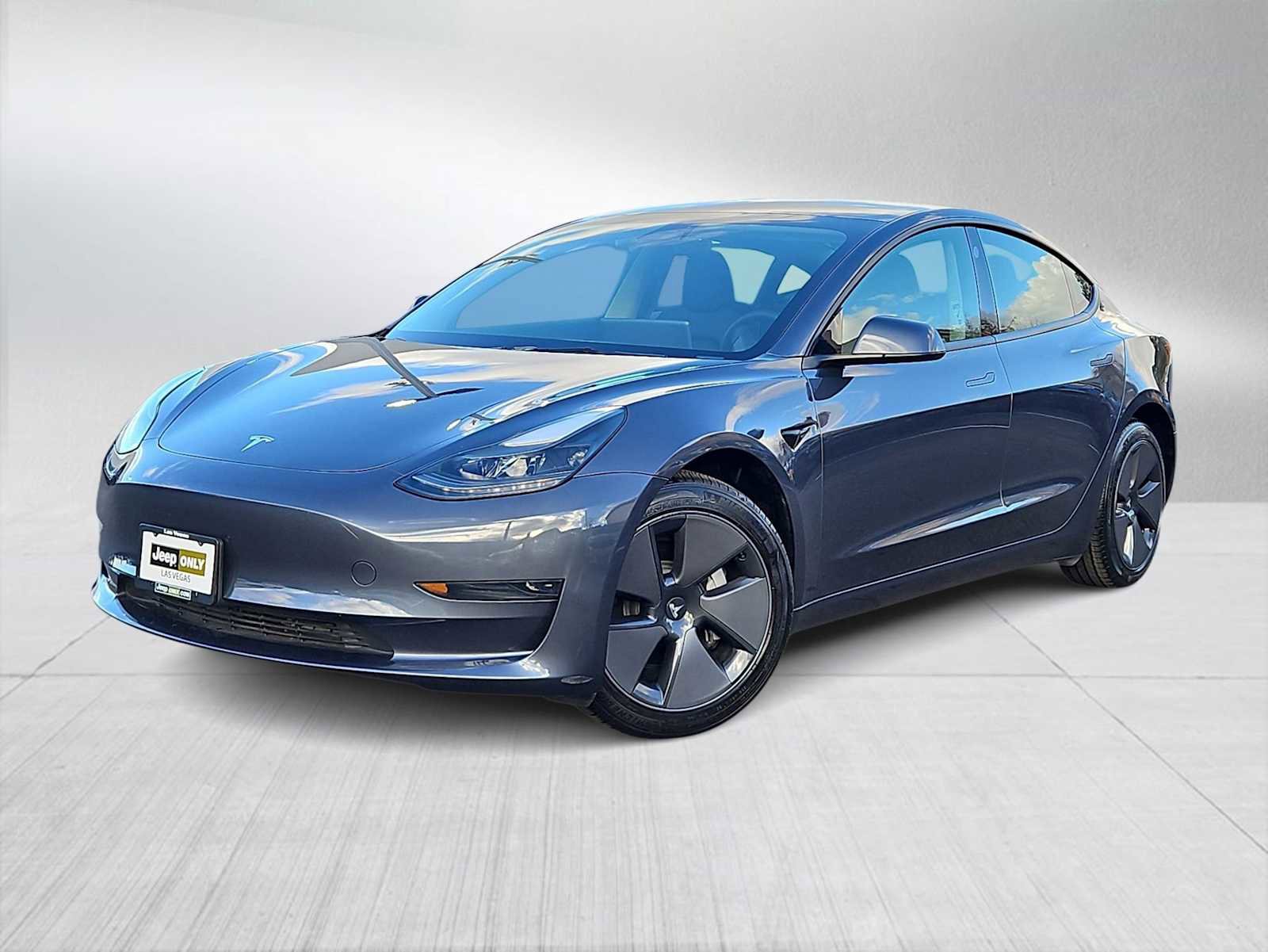 Used 2023 Tesla Model 3 Standard Range image 1