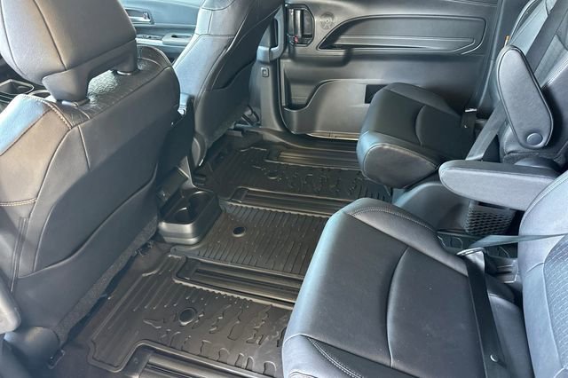 Used 2026 Toyota Sienna XLE Woodland Edition AWD/4WD image 15