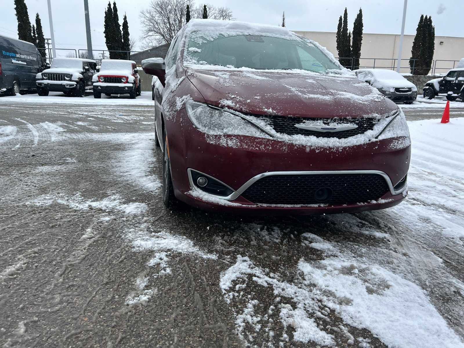 Certified 2019 Chrysler Pacifica Limited w/ Tire & Wheel Group image 5