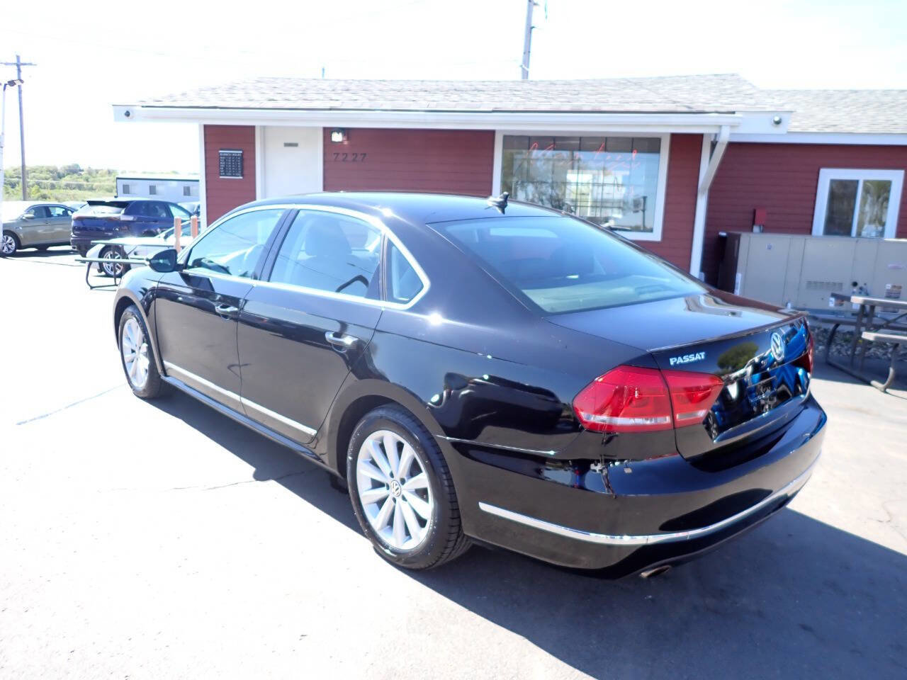 Used 2012 Volkswagen Passat 2.5 SEL FWD image 4