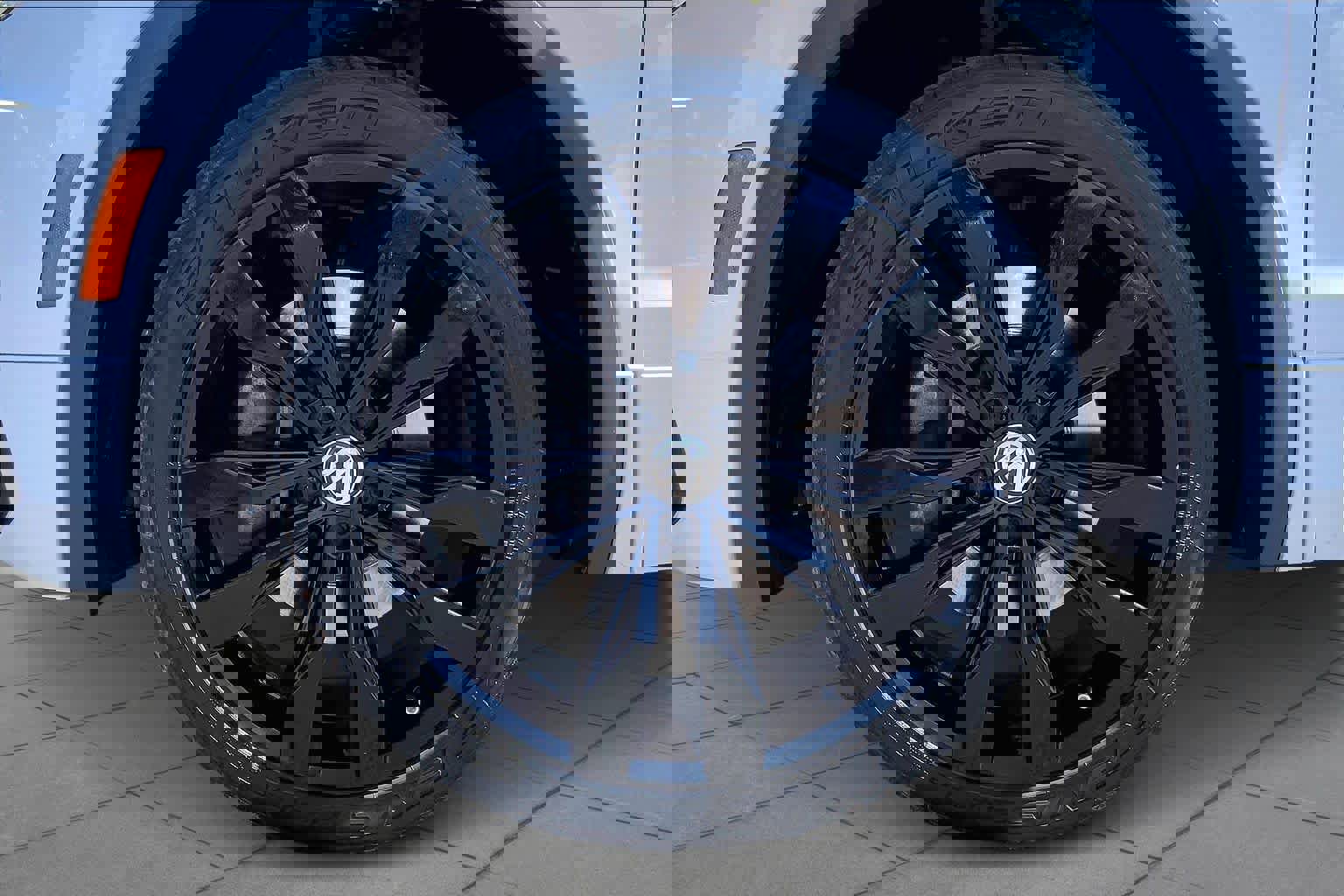 Used 2020 Volkswagen Tiguan SE R-Line image 11