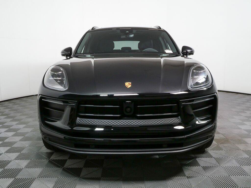 Certified 2026 Porsche Macan AWD/4WD image 36