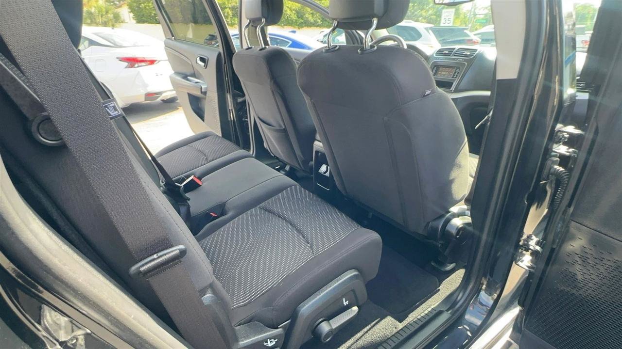 Used 2015 Dodge Journey SXT w/ Flexible Seating Group FWD image 38