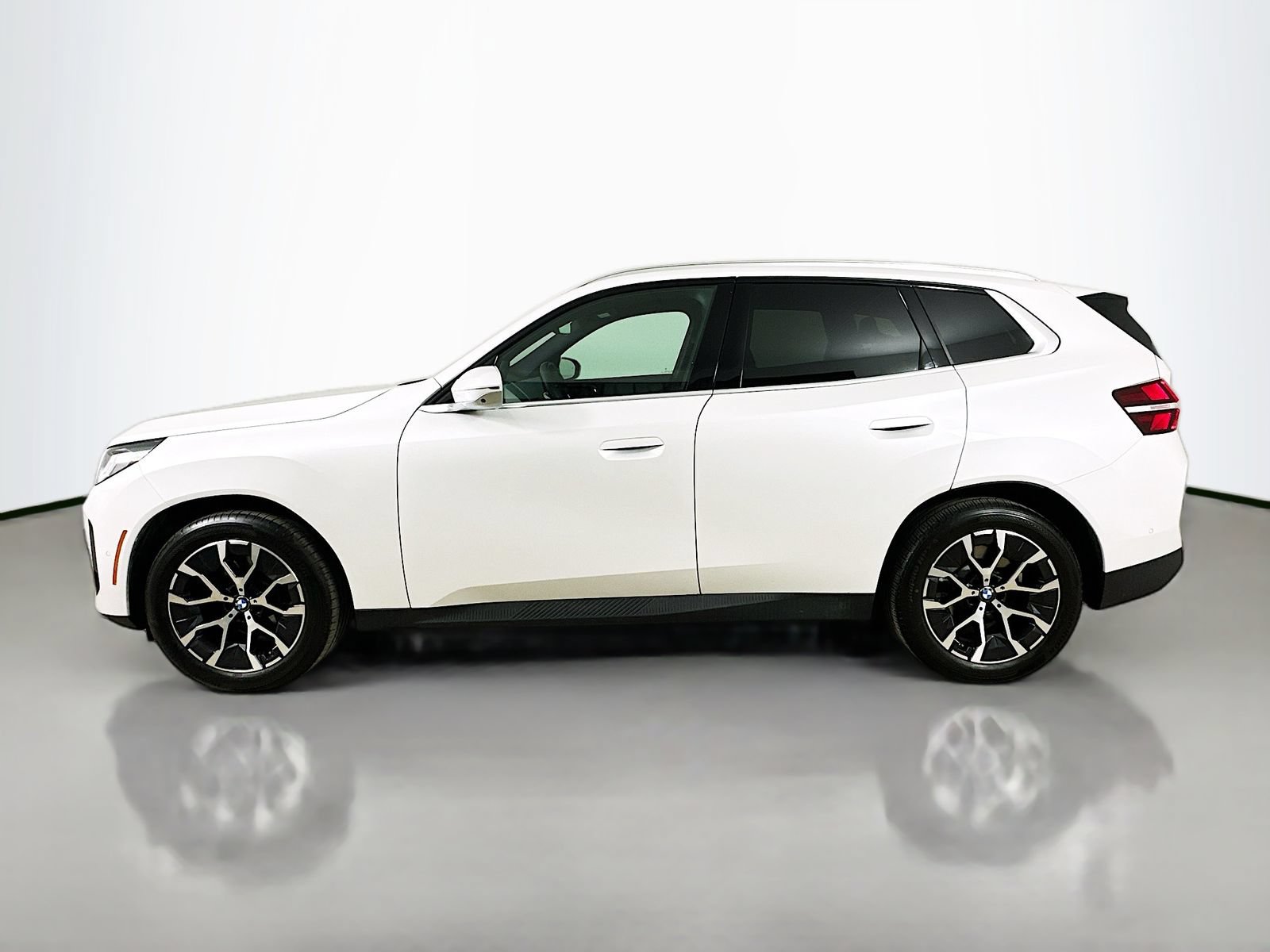Used 2025 BMW X3 xDrive30i AWD/4WD image 8