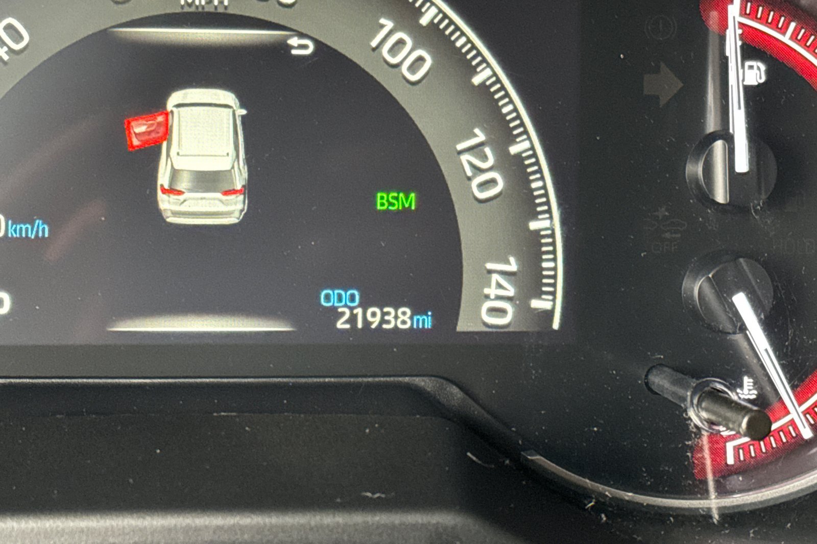 Used 2025 Toyota RAV4 XLE FWD image 25